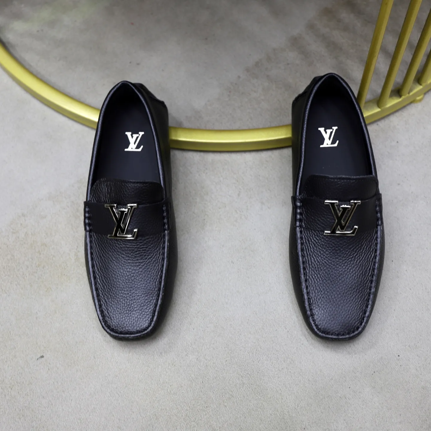 Ex-factory price: 480💰【LV】Louis Vuitton ⚠️High-end men’s driving and pedal series ⚠️38-44 (customized for 45) ⚠️All original cowhide leather! Thick and soft! Made entirely of calfskin lining! Rubber sheet anti-slip beanie sole! Three-dimensional package technology! Fashionable and classic! Handicrafts! Original high quality! Feel free to compare!